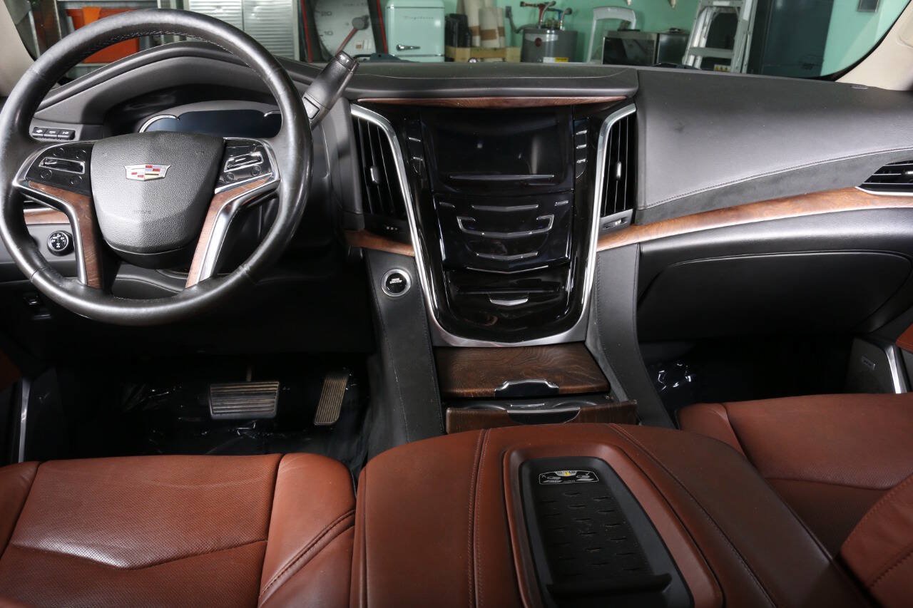 Used 2016 Cadillac Escalade Premium AWD/4WD image 5