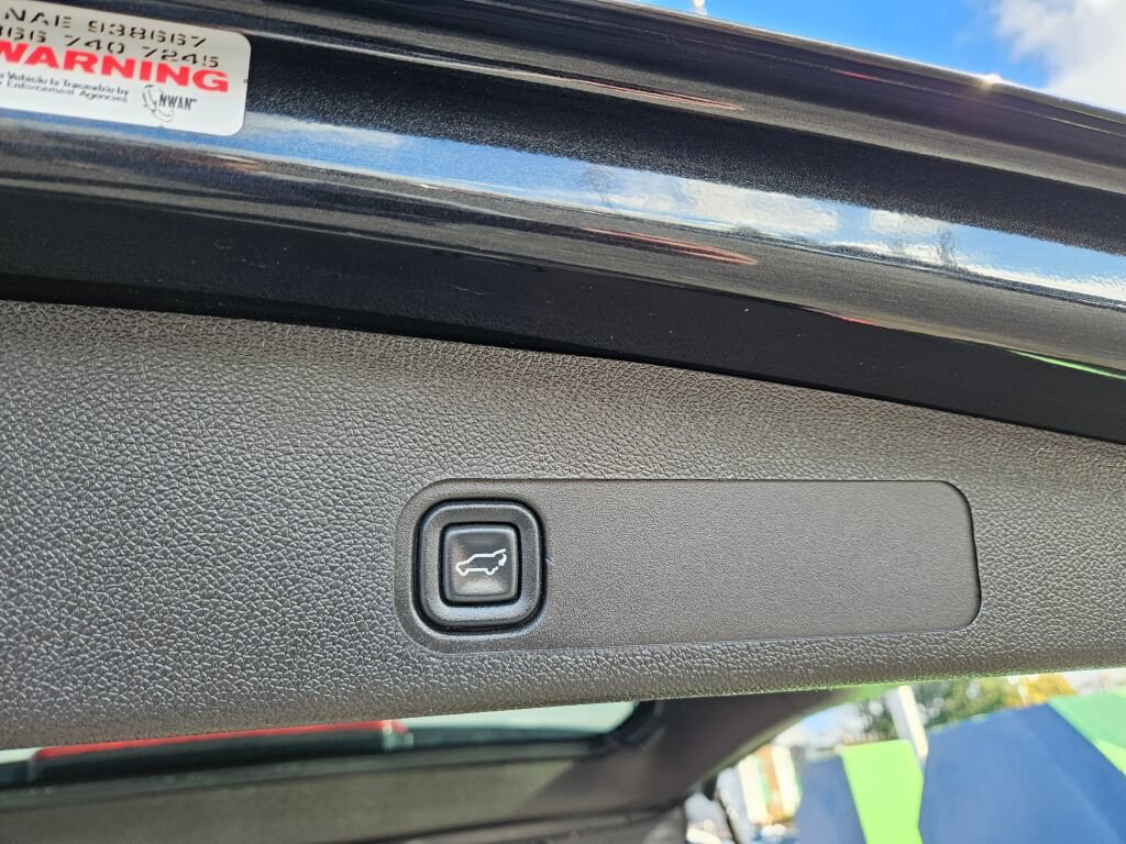 Used 2013 GMC Yukon Denali AWD/4WD image 12