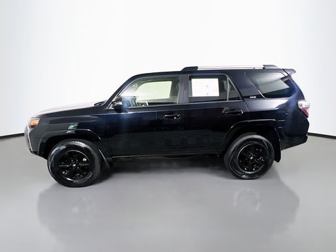 Used 2021 Toyota 4Runner SR5 Premium w/ Moonroof Package AWD/4WD image 9