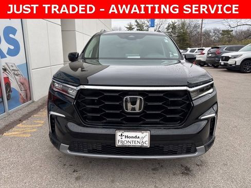 Used 2025 Honda Pilot Touring image 2