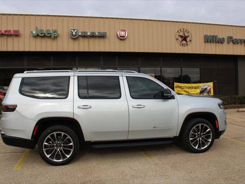 Certified 2023 Jeep Wagoneer Series II w/ Convenience Group I image 6