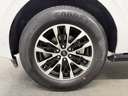 Used 2025 Ford Expedition Max Platinum AWD/4WD image 18