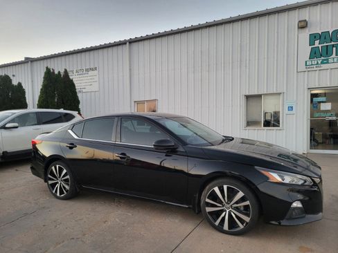 Used 2020 Nissan Altima 2.5 SR w/ Premium Package image 10