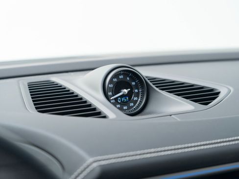 Certified 2025 Porsche Macan Electric image 25