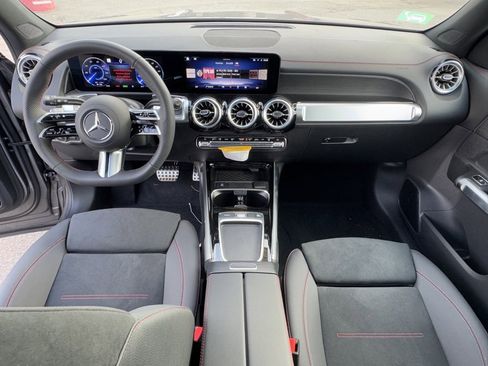 Used 2024 Mercedes-Benz EQB 300 4MATIC image 27