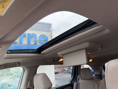 Certified 2023 Honda Odyssey Touring image 9