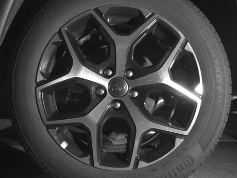 Used 2025 Jeep Compass Limited image 14