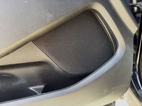 Used 2017 Ford Explorer XLT w/ Equipment Group 202A FWD image 19