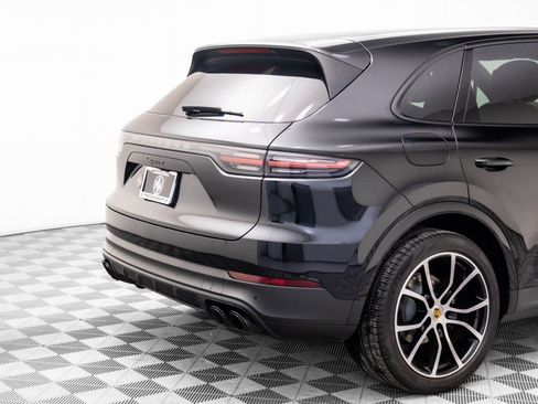Certified 2023 Porsche Cayenne Platinum Edition image 34