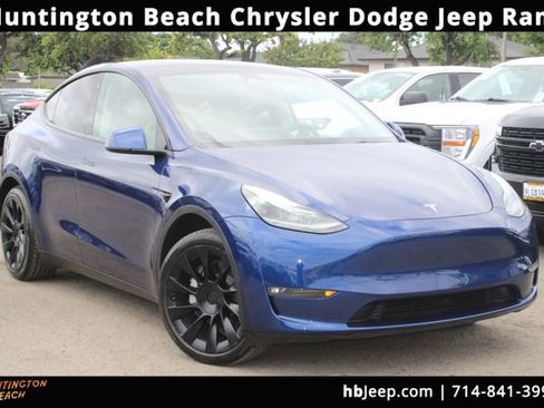 Used 2023 Tesla Model Y Long Range AWD/4WD image 1