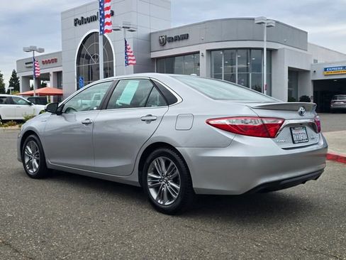 Used 2017 Toyota Camry SE w/ Moonroof Package FWD image 6