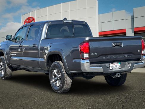 Certified 2023 Toyota Tacoma SR5 AWD/4WD image 5