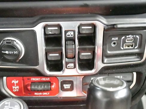 Used 2023 Jeep Wrangler Unlimited Rubicon 4xe w/ Cold Weather Group AWD/4WD image 27