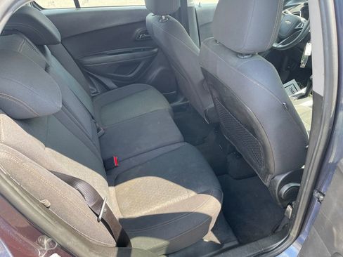 Used 2019 Chevrolet Trax LS FWD image 17