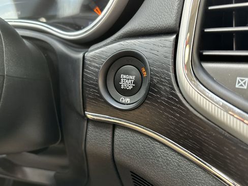 Used 2018 Jeep Grand Cherokee Summit AWD/4WD image 29