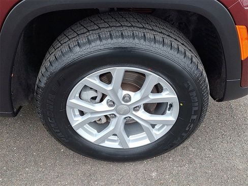 Used 2023 Jeep Grand Cherokee Limited image 8