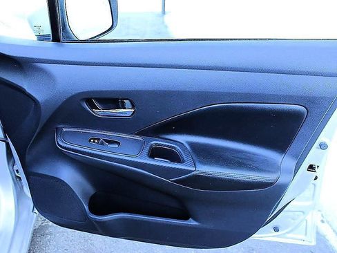 Used 2020 Nissan Versa SV image 16