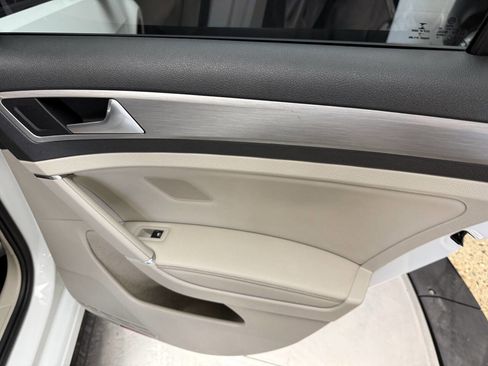 Used 2015 Volkswagen Golf S image 29