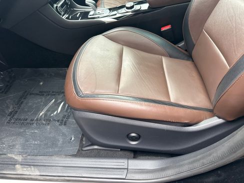 Used 2018 INFINITI QX30 AWD w/ Cafe Teak Theme Package image 22