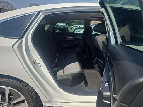 Used 2019 Honda Accord EX image 11