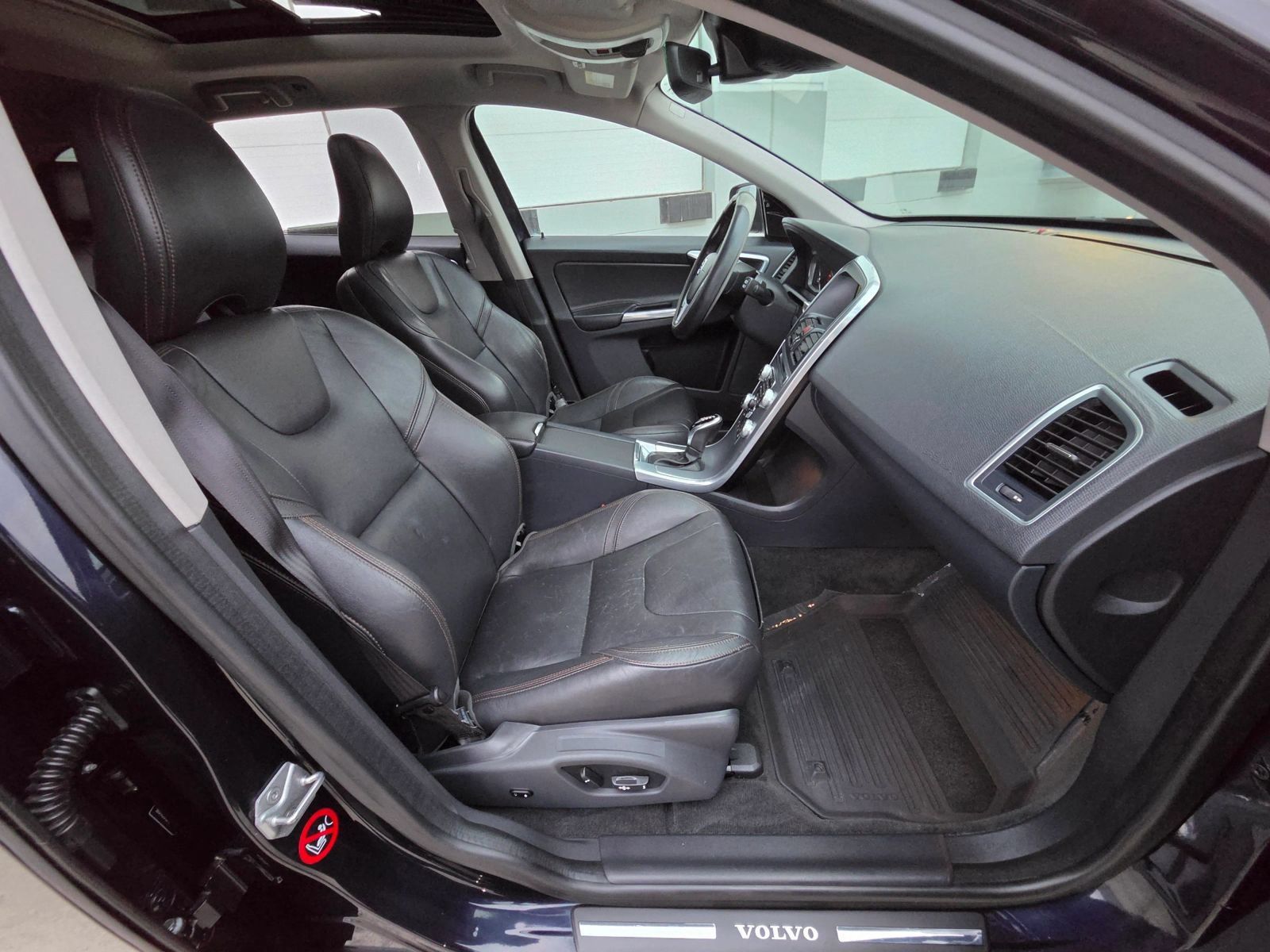 Used 2017 Volvo XC60 T6 Dynamic w/ Preferred Option Package AWD/4WD image 20