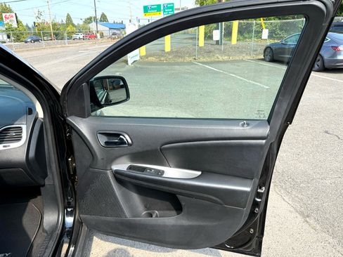 Used 2014 Dodge Journey SXT image 18