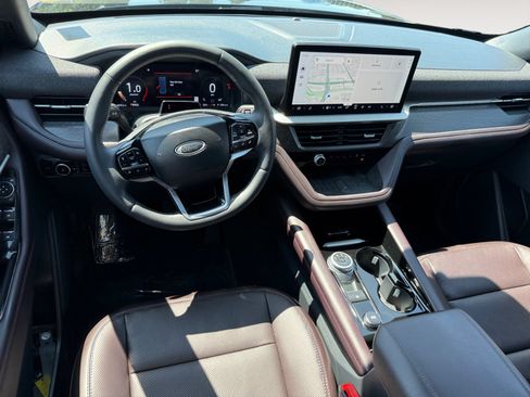 Certified 2025 Ford Explorer Platinum w/ Ultimate Package AWD/4WD image 15