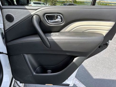 Used 2019 INFINITI QX80 Limited image 16