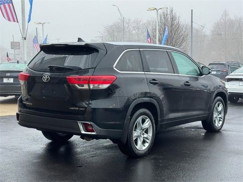 Used 2019 Toyota Highlander Limited image 3