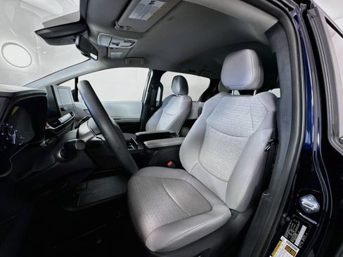 Certified 2026 Toyota Sienna LE AWD/4WD image 11
