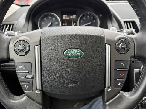 Used 2015 Land Rover LR2 image 23