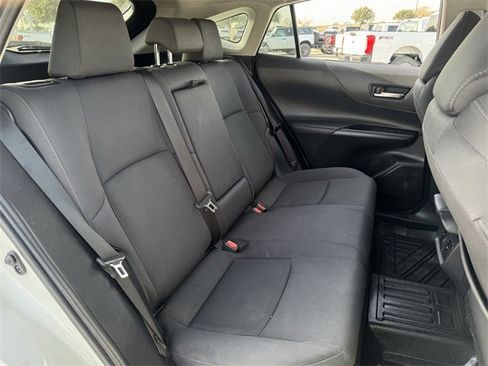 Used 2022 Toyota Venza LE image 28