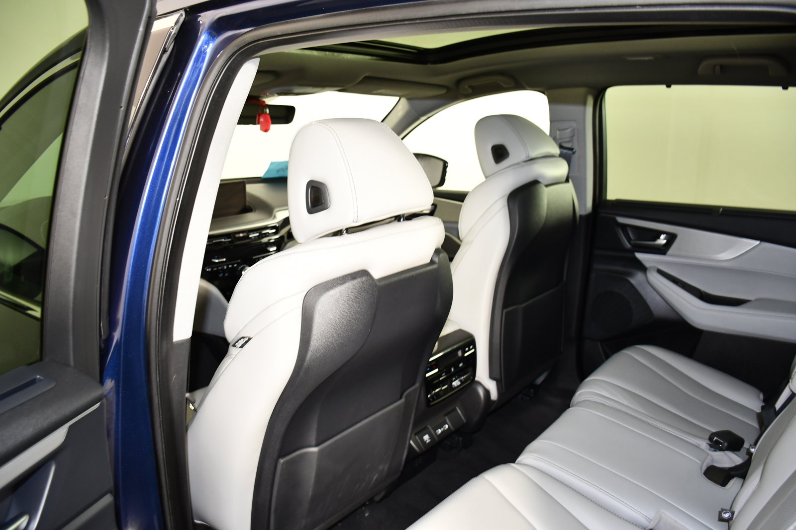 Used 2024 Acura MDX w/ Technology Package AWD/4WD image 47