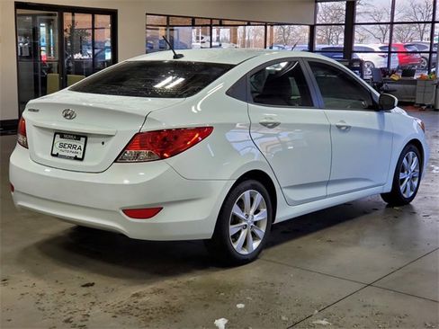 Used 2014 Hyundai Accent GLS w/ Option Group 2 image 4