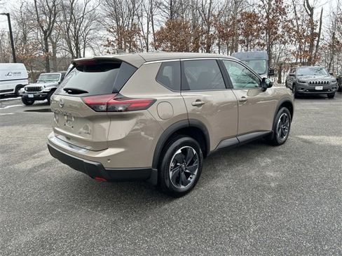 Used 2025 Nissan Rogue SV image 3