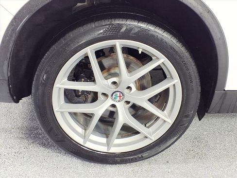 Used 2018 Alfa Romeo Stelvio Ti Sport image 5