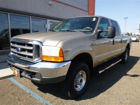 Used 2000 Ford F250 Lariat image 1