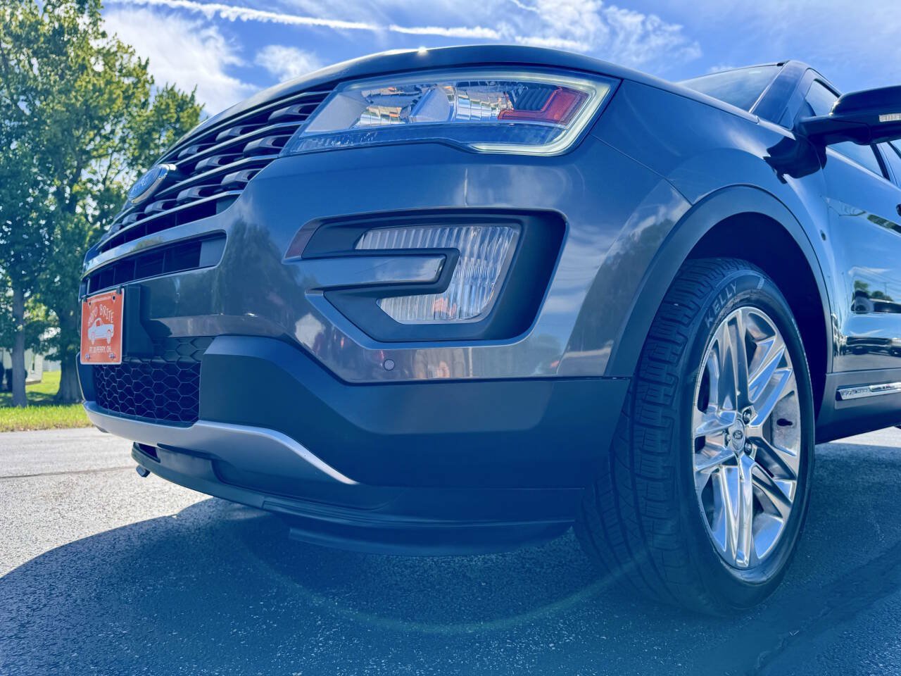 Used 2017 Ford Explorer XLT w/ Equipment Group 202A AWD/4WD image 7