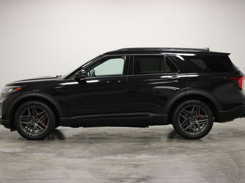 Used 2025 Ford Explorer ST AWD/4WD image 5