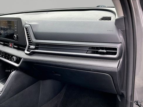 Used 2024 Kia Sportage LX image 19