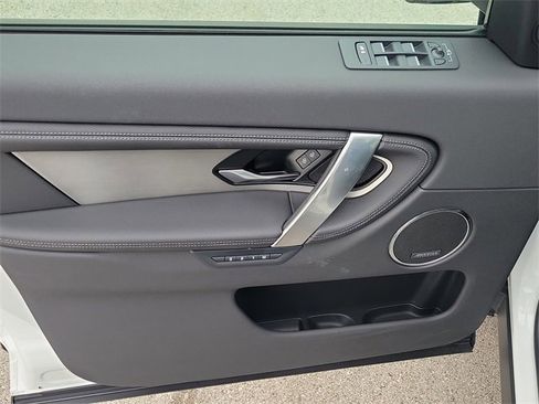 Used 2025 Land Rover Discovery Sport Dynamic SE image 25