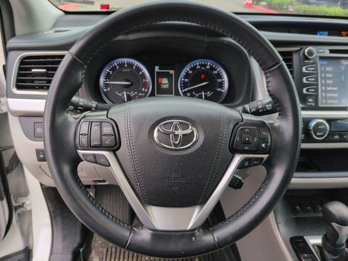 Used 2019 Toyota Highlander Limited image 17