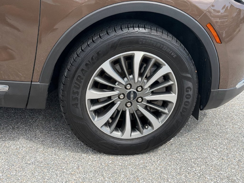 Used 2022 Lincoln Nautilus FWD w/ Premium Package image 9