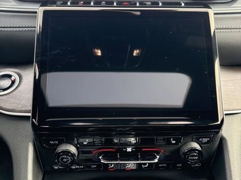 New 2025 Jeep Grand Cherokee Limited w/ Black Appearance Package image 11