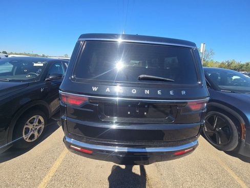 Used 2024 Jeep Wagoneer 4WD w/ Premium Group I image 4