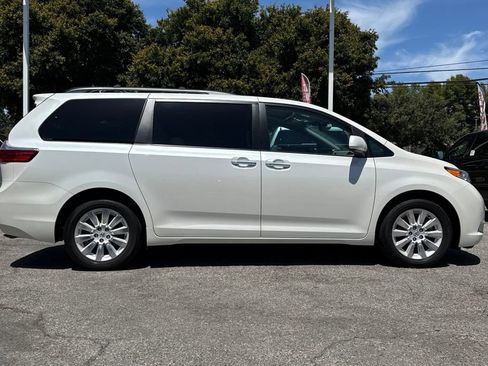 Used 2015 Toyota Sienna XLE w/ XLE Navigation Package AWD/4WD image 2