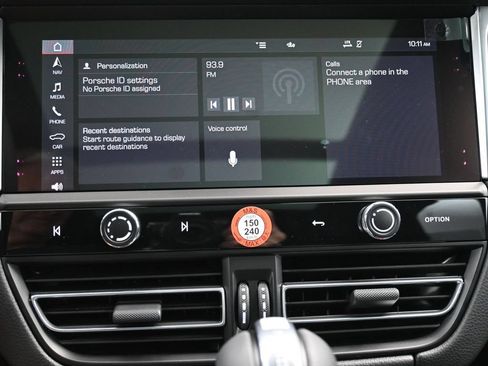 Certified 2026 Porsche Macan AWD/4WD image 9