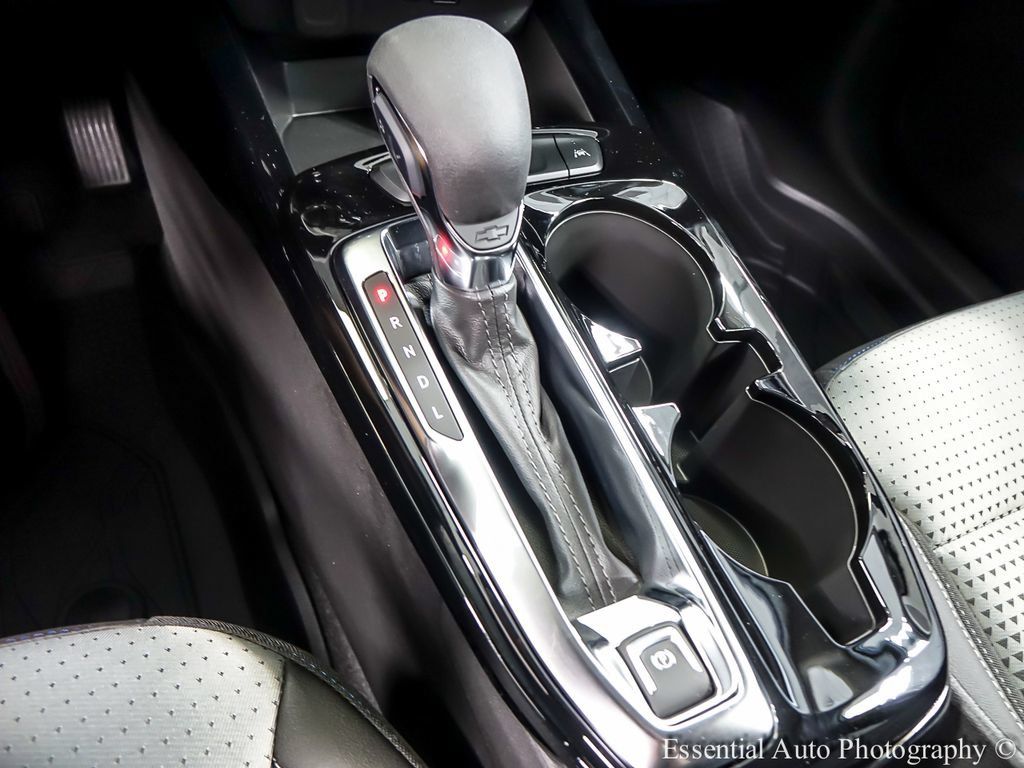 New 2026 Chevrolet Trax LT w/ LT Convenience Package FWD image 16