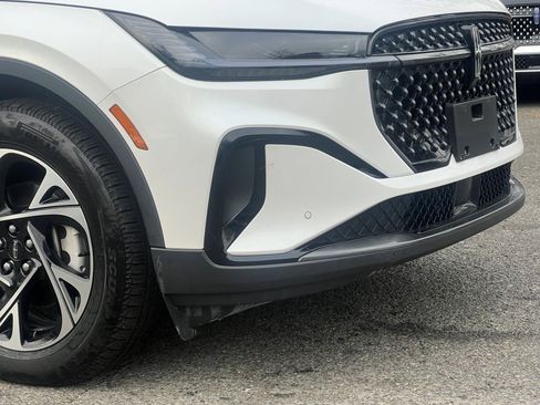 Certified 2025 Lincoln Nautilus Premier w/ Equipment Group 102A image 7