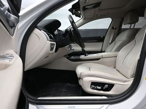 Used 2020 BMW 740i w/ Premium Package image 11